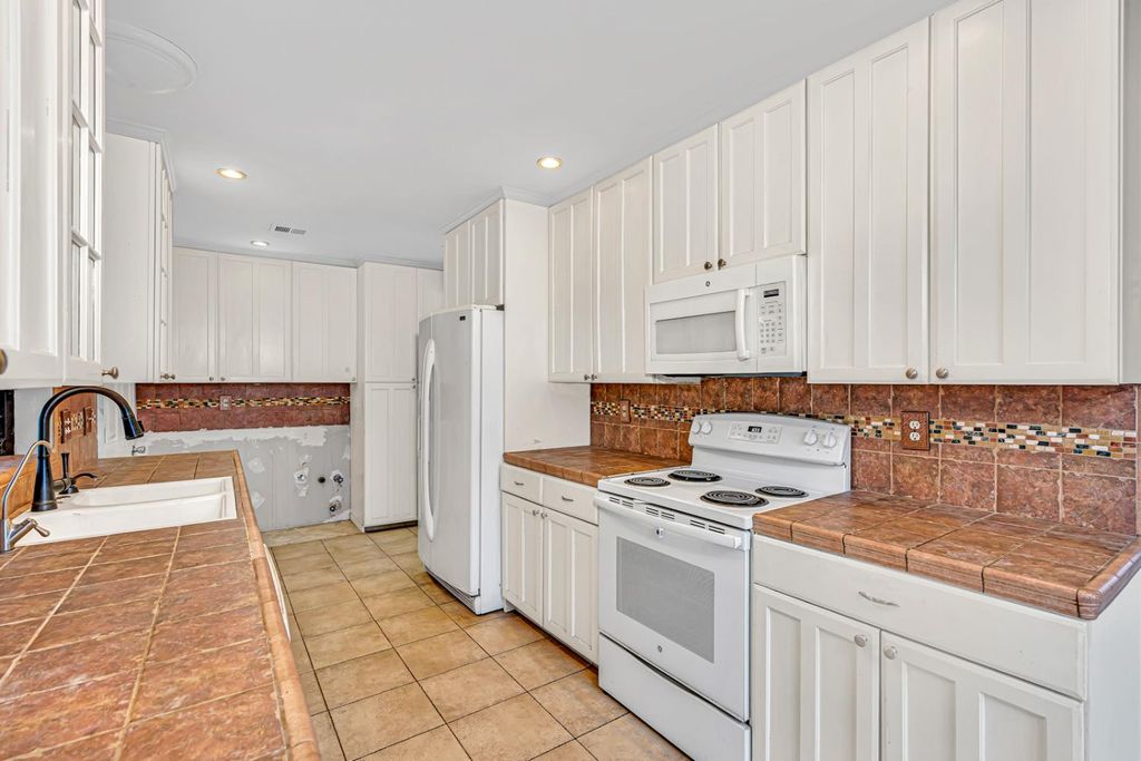 Image 24 of property listing at 1188 W Pinedale Avenue, Fresno, CA 93711