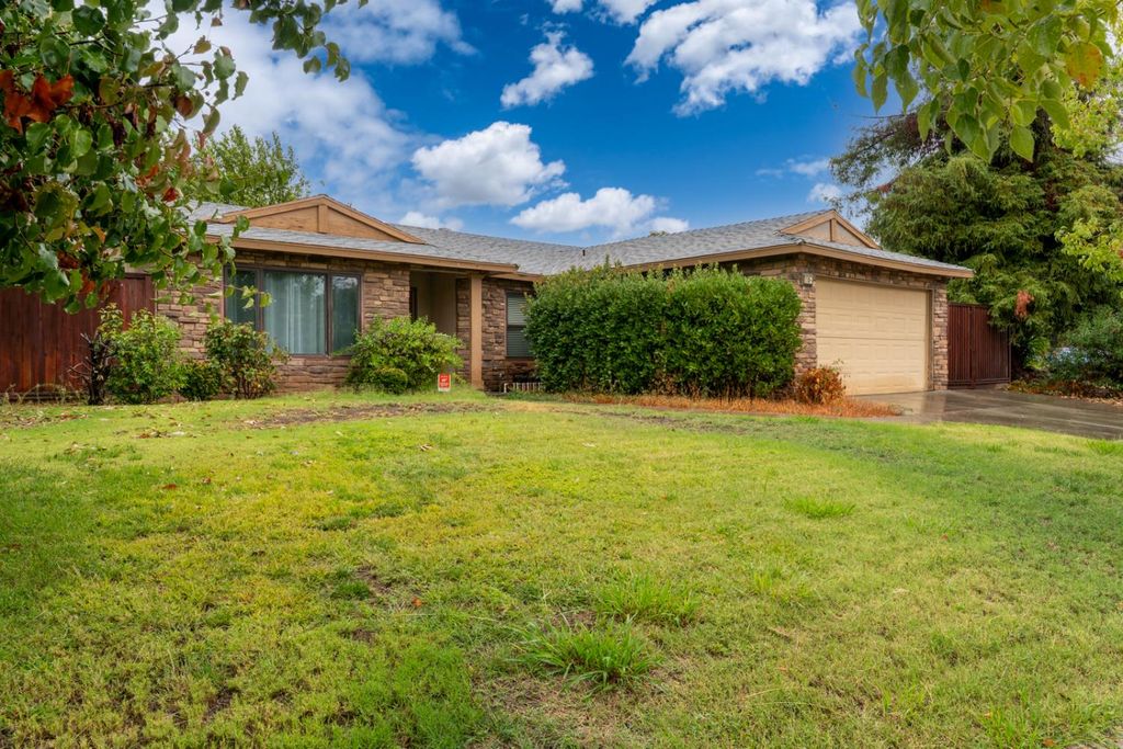 Image 3 of property listing at 1188 W Pinedale Avenue, Fresno, CA 93711