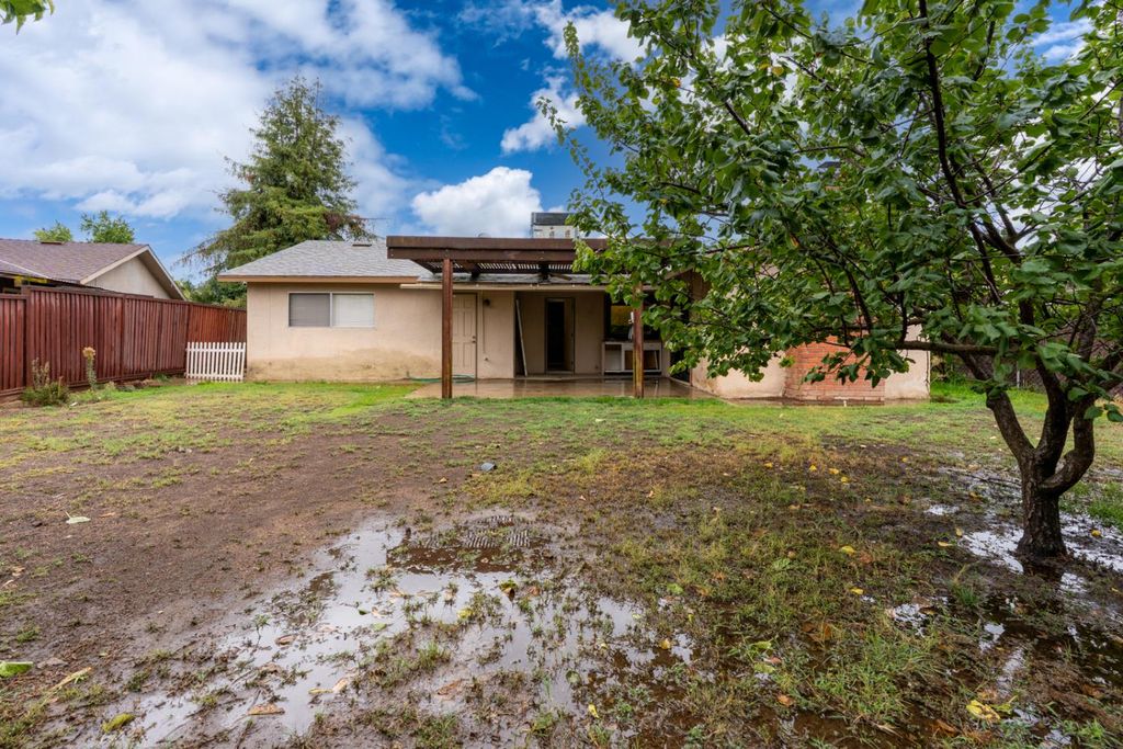 Image 34 of property listing at 1188 W Pinedale Avenue, Fresno, CA 93711