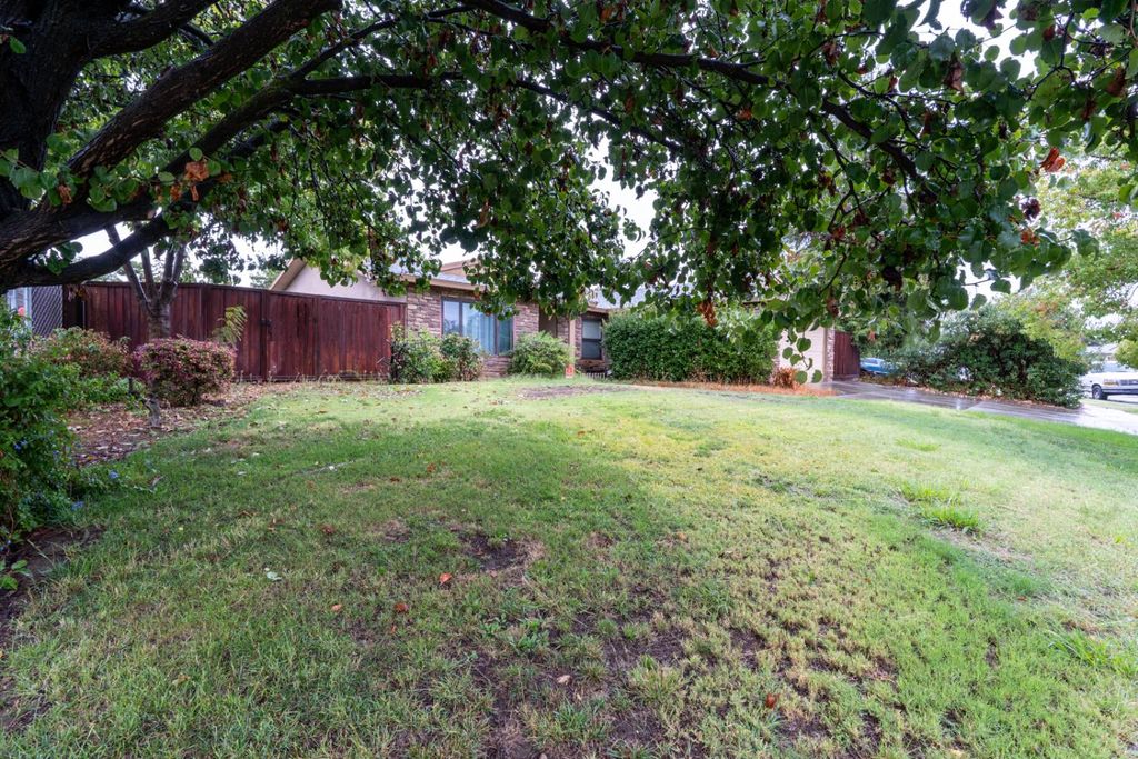 Image 4 of property listing at 1188 W Pinedale Avenue, Fresno, CA 93711