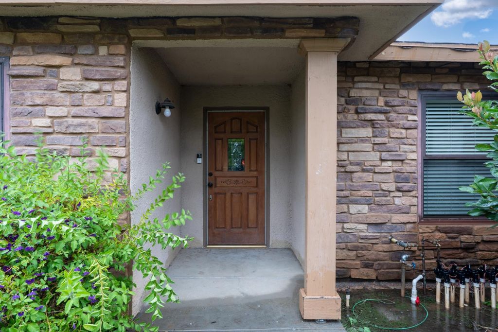 Image 7 of property listing at 1188 W Pinedale Avenue, Fresno, CA 93711