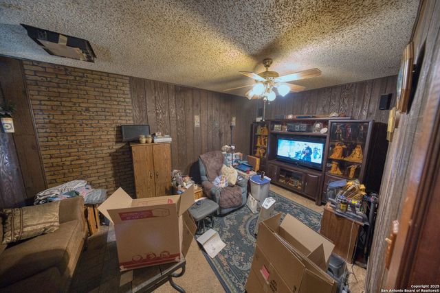 119 Pentonville, Schertz, TX 78154