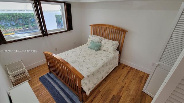 881 Ocean Dr TH10, Key Biscayne, FL 33149