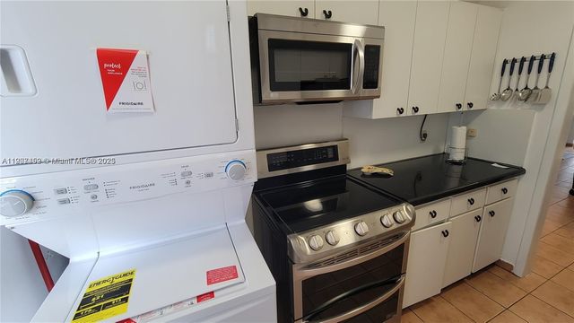 881 Ocean Dr TH10, Key Biscayne, FL 33149