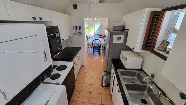 881 Ocean Dr TH10, Key Biscayne, FL 33149