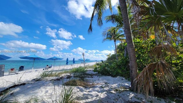 881 Ocean Dr TH10, Key Biscayne, FL 33149