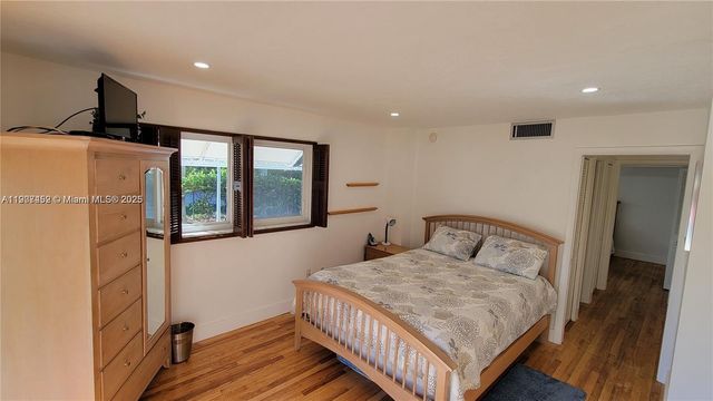 881 Ocean Dr TH10, Key Biscayne, FL 33149