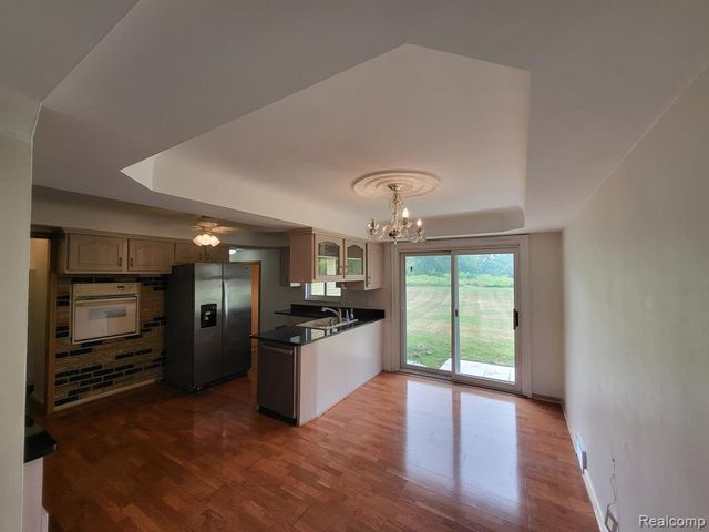 831 Sunnybeach Boulevard, White Lake, MI 48386