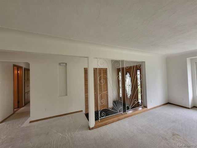 831 Sunnybeach Boulevard, White Lake, MI 48386
