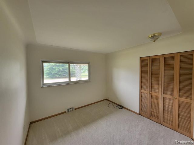 831 Sunnybeach Boulevard, White Lake, MI 48386