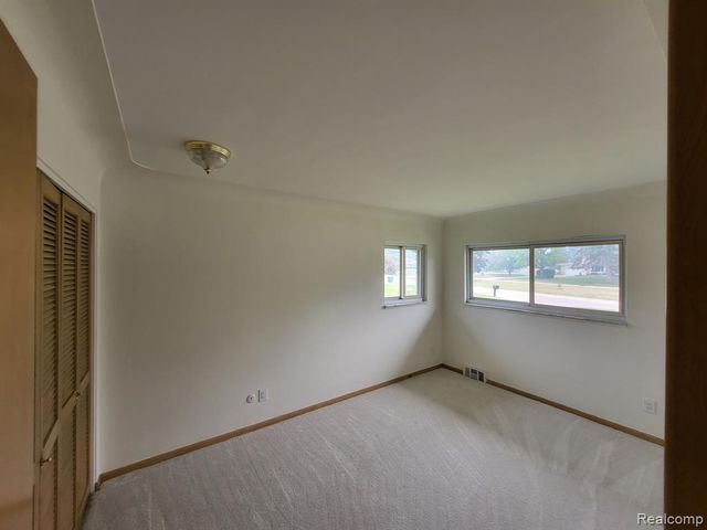 831 Sunnybeach Boulevard, White Lake, MI 48386