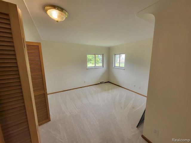 831 Sunnybeach Boulevard, White Lake, MI 48386