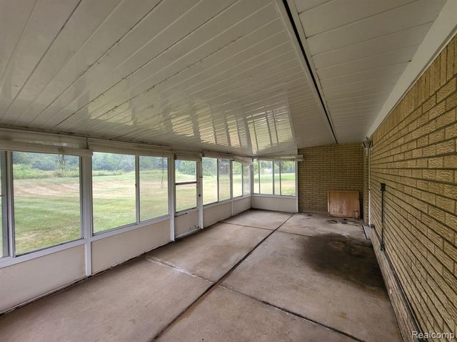831 Sunnybeach Boulevard, White Lake, MI 48386