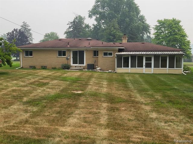 831 Sunnybeach Boulevard, White Lake, MI 48386