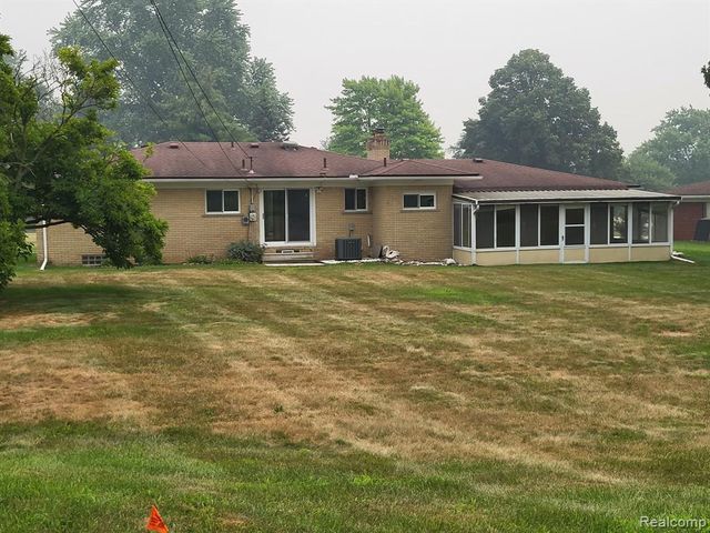 831 Sunnybeach Boulevard, White Lake, MI 48386