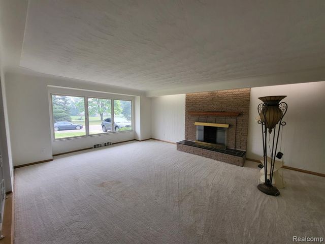 831 Sunnybeach Boulevard, White Lake, MI 48386