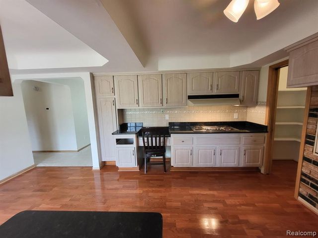 831 Sunnybeach Boulevard, White Lake, MI 48386