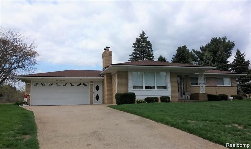 831 Sunnybeach Boulevard, White Lake, MI 48386