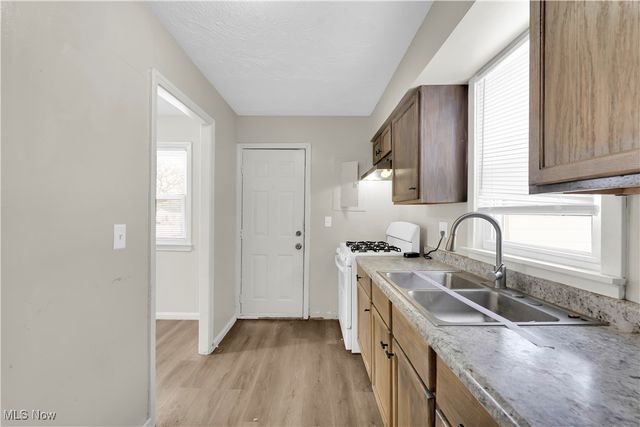 2016 Green Road, Cleveland, OH 44121