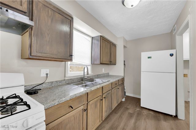 2016 Green Road, Cleveland, OH 44121