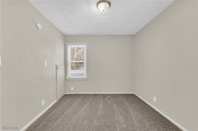 2016 Green Road, Cleveland, OH 44121