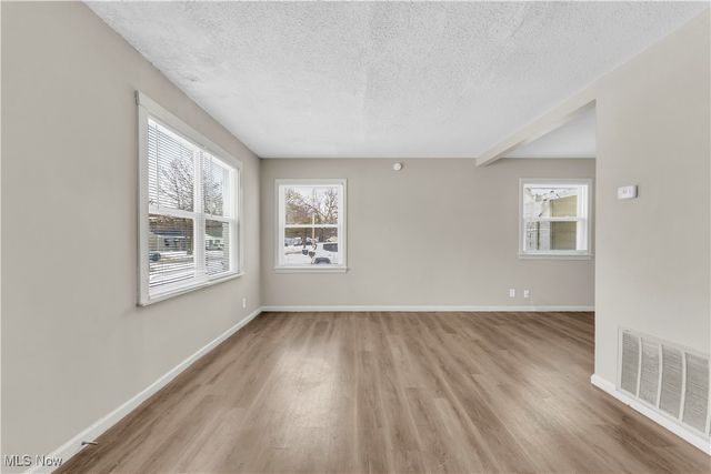 2016 Green Road, Cleveland, OH 44121