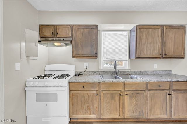 2016 Green Road, Cleveland, OH 44121