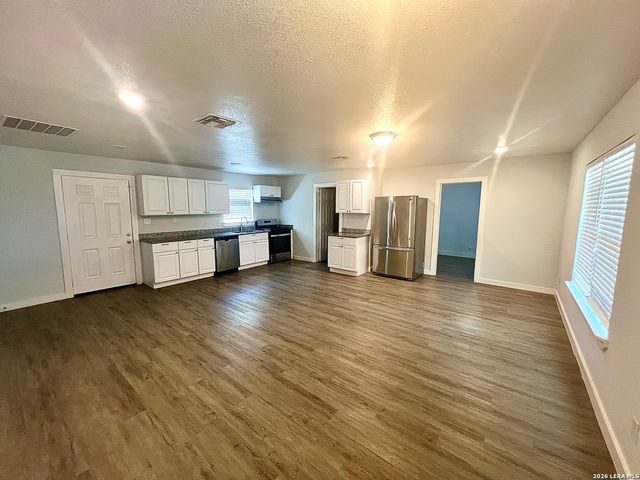 7042 BUTTERFIELD DR, San Antonio, TX 78227