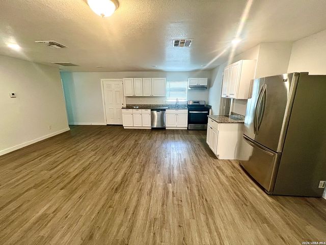 7042 BUTTERFIELD DR, San Antonio, TX 78227