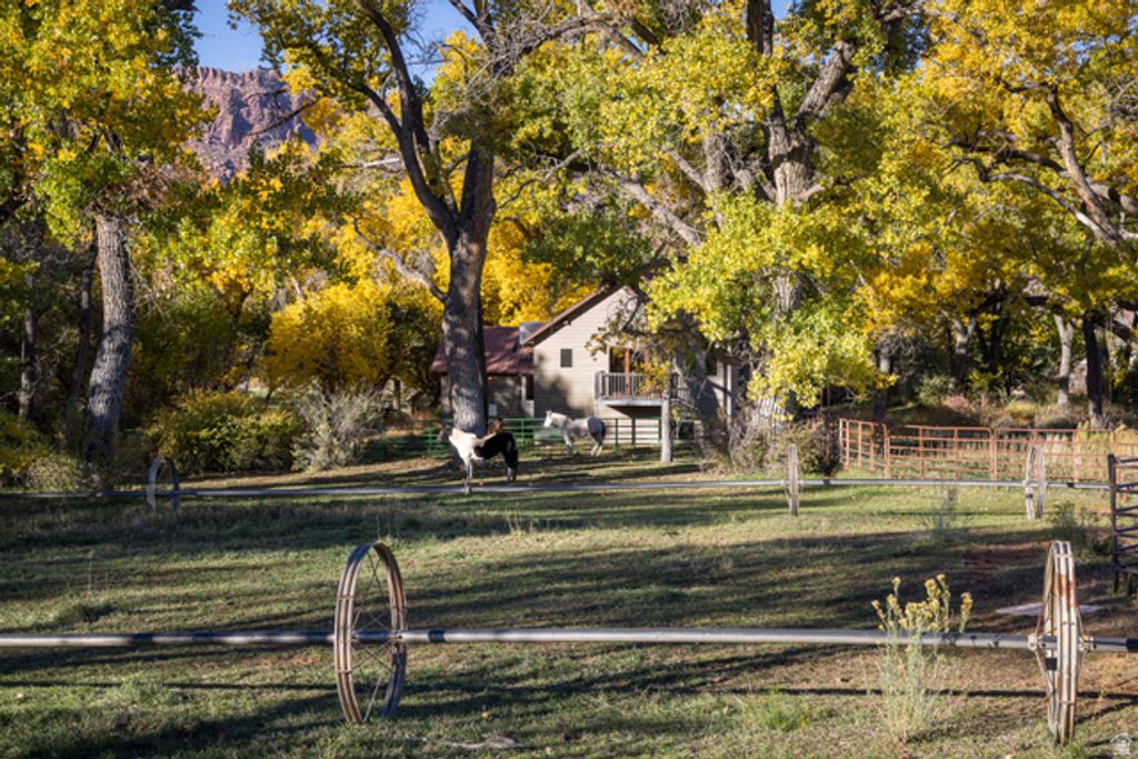 Image 19 of property listing at 2927 S EAST BENCH RD, Moab, UT 84532