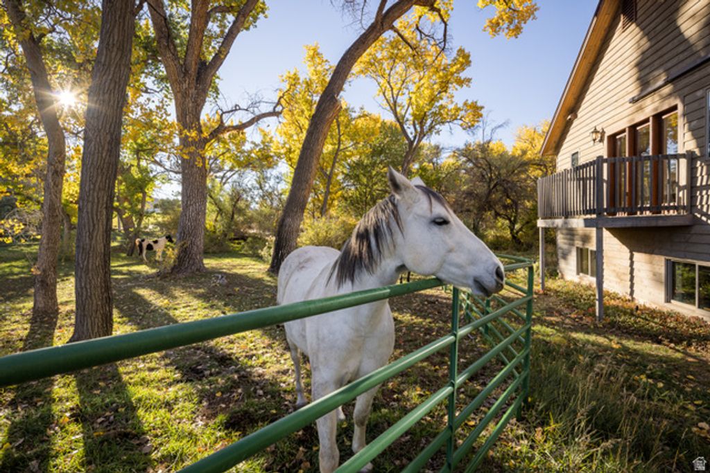 Image 20 of property listing at 2927 S EAST BENCH RD, Moab, UT 84532