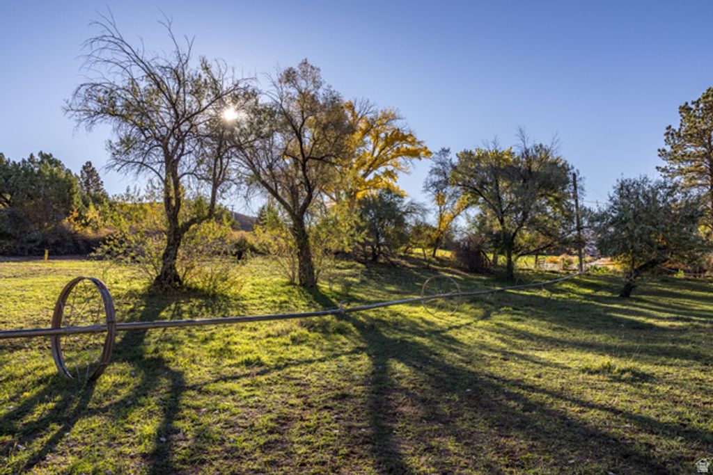 Image 23 of property listing at 2927 S EAST BENCH RD, Moab, UT 84532