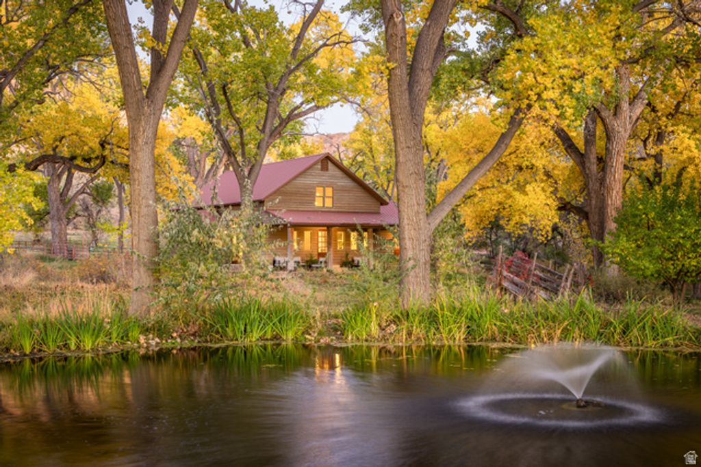 Image 27 of property listing at 2927 S EAST BENCH RD, Moab, UT 84532