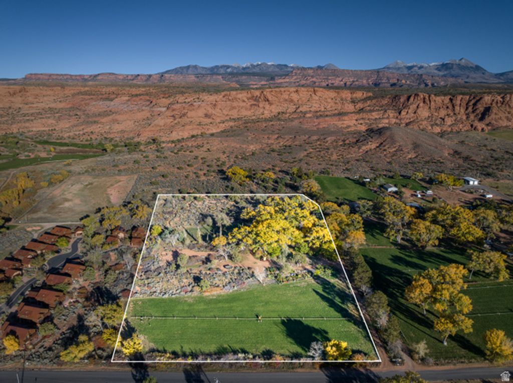 Image 4 of property listing at 2927 S EAST BENCH RD, Moab, UT 84532