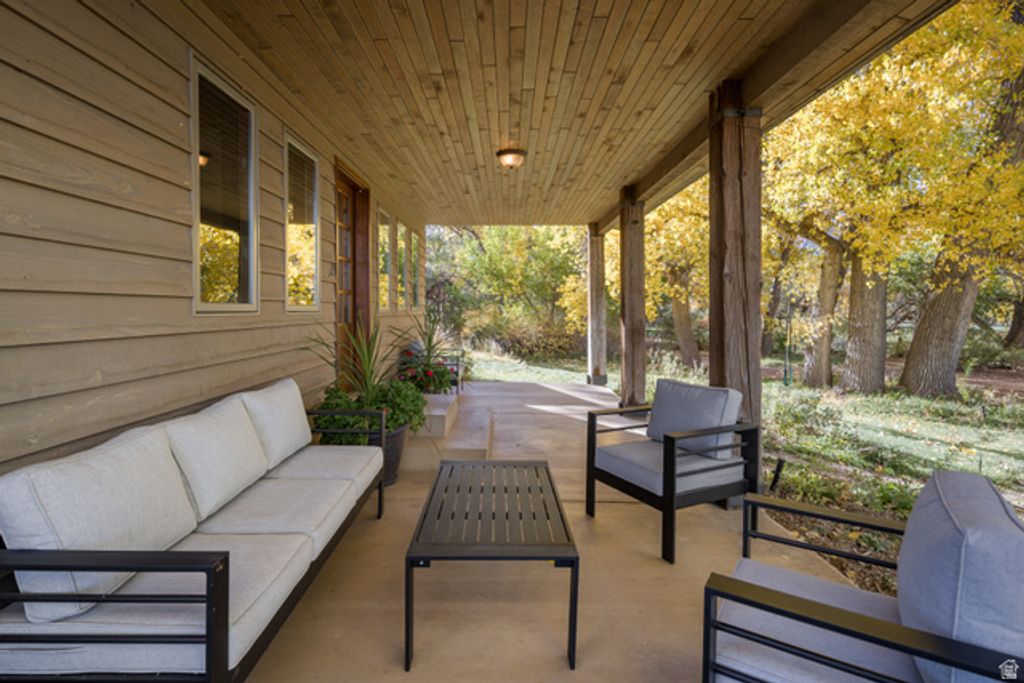 Image 31 of property listing at 2927 S EAST BENCH RD, Moab, UT 84532