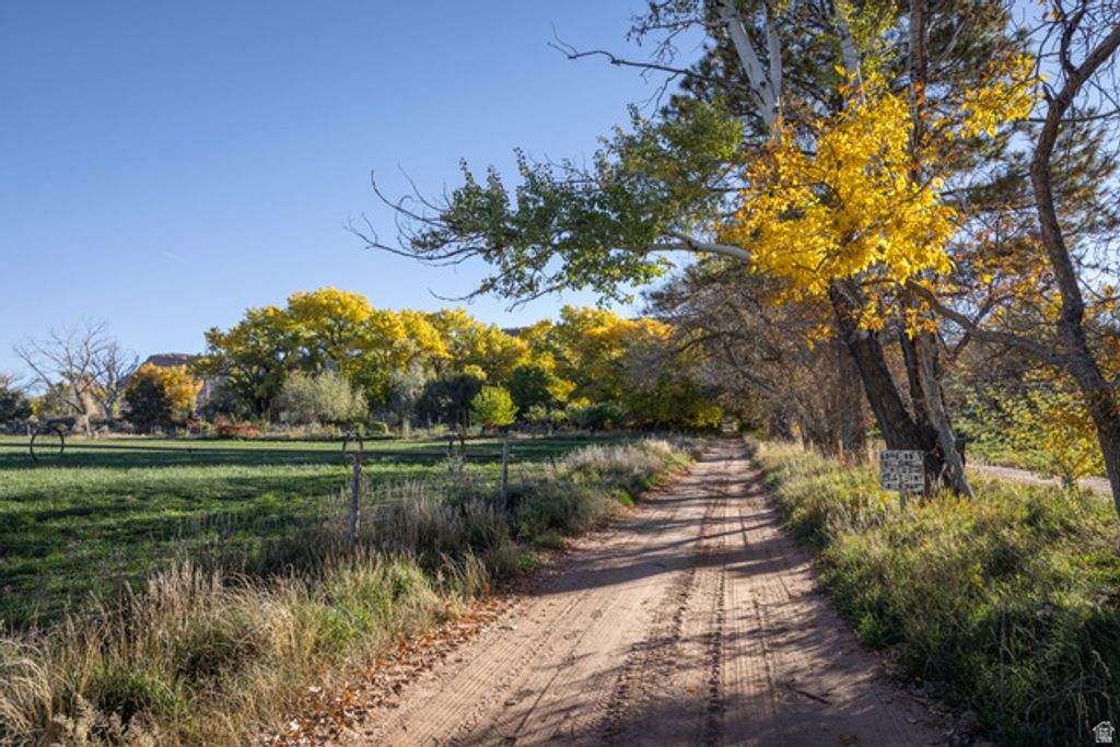 Image 5 of property listing at 2927 S EAST BENCH RD, Moab, UT 84532