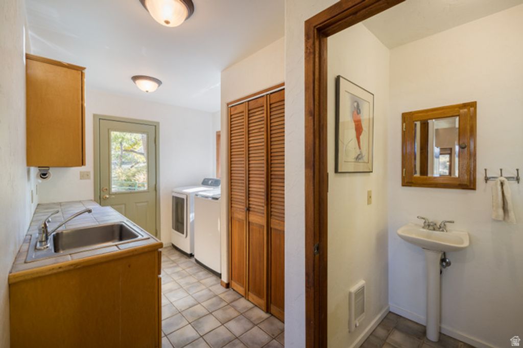 Image 41 of property listing at 2927 S EAST BENCH RD, Moab, UT 84532