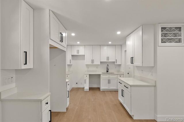 10711 Troy Street, Oak Park, MI 48237