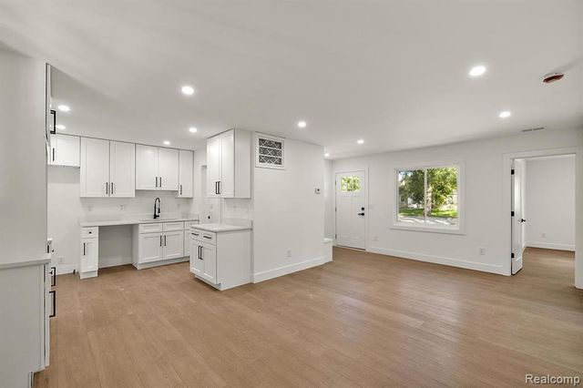 10711 Troy Street, Oak Park, MI 48237