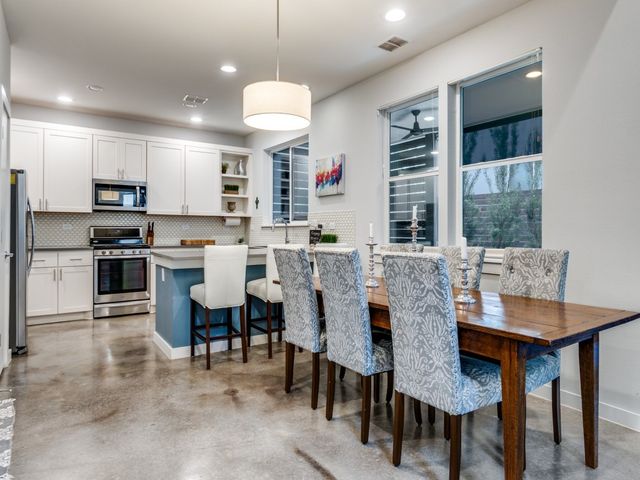 1052 Gallivant Lane, Dallas, TX 75218