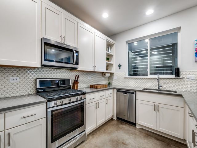 1052 Gallivant Lane, Dallas, TX 75218