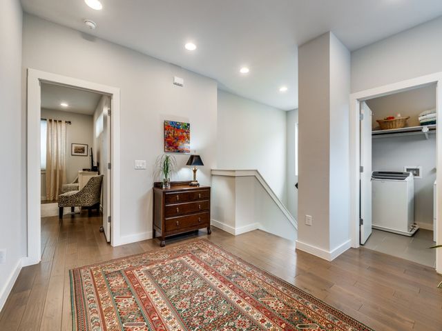 1052 Gallivant Lane, Dallas, TX 75218