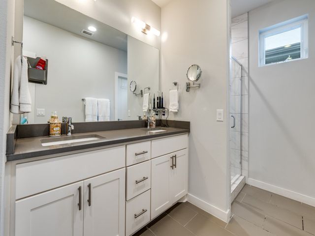 1052 Gallivant Lane, Dallas, TX 75218