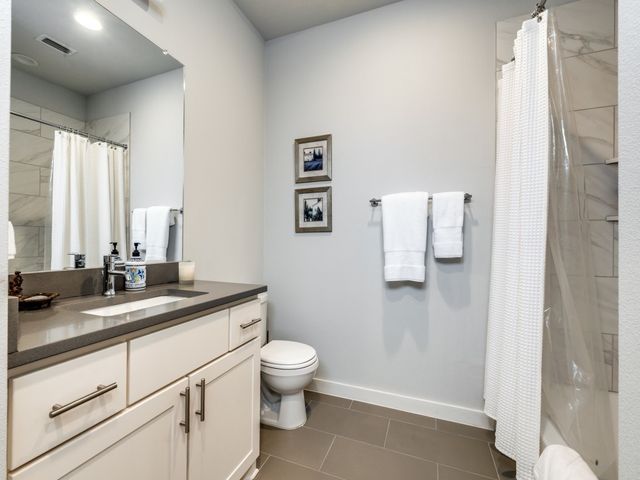 1052 Gallivant Lane, Dallas, TX 75218