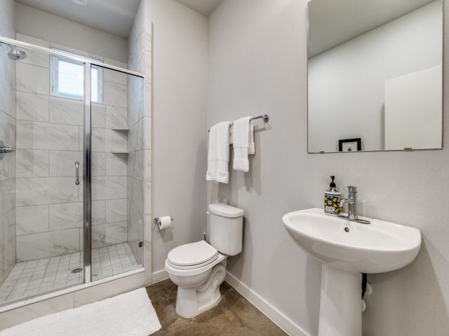 1052 Gallivant Lane, Dallas, TX 75218