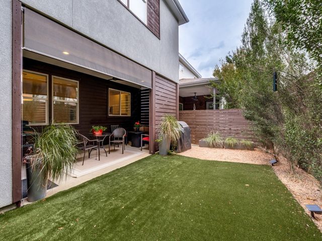 1052 Gallivant Lane, Dallas, TX 75218