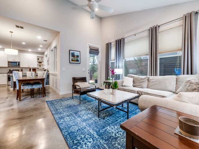 1052 Gallivant Lane, Dallas, TX 75218