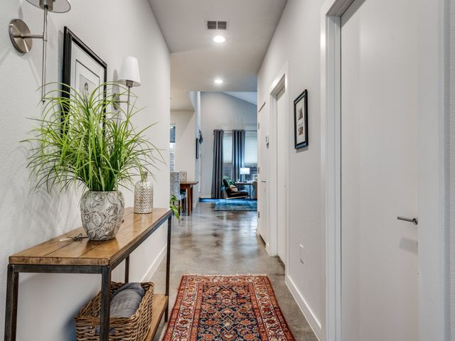 1052 Gallivant Lane, Dallas, TX 75218