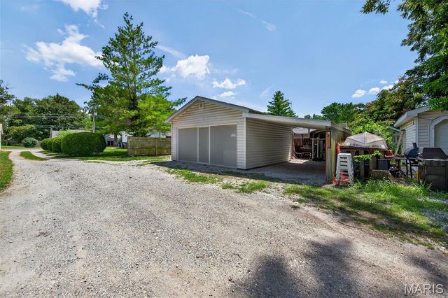 215 2nd Street, St Peters, MO 63376