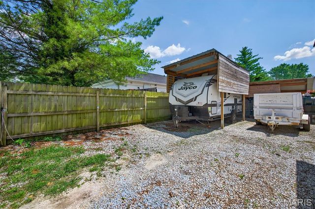 215 2nd Street, St Peters, MO 63376